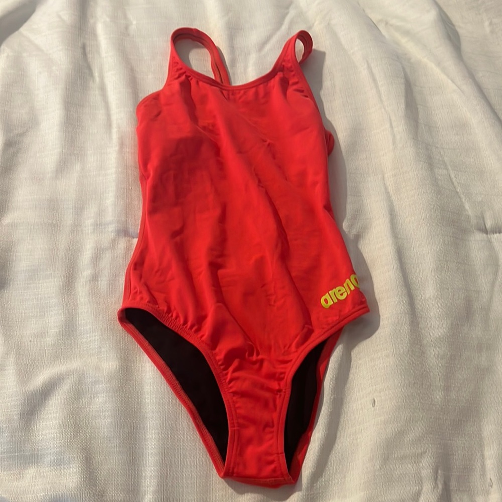 Excellent condition Arena training suit in hot pink ( red-neon).